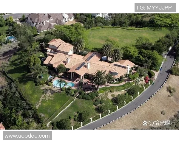 勒布朗·詹姆斯比弗利山庄豪宅航拍施工进展：私人影院篮球场俱全，打造退役后居所